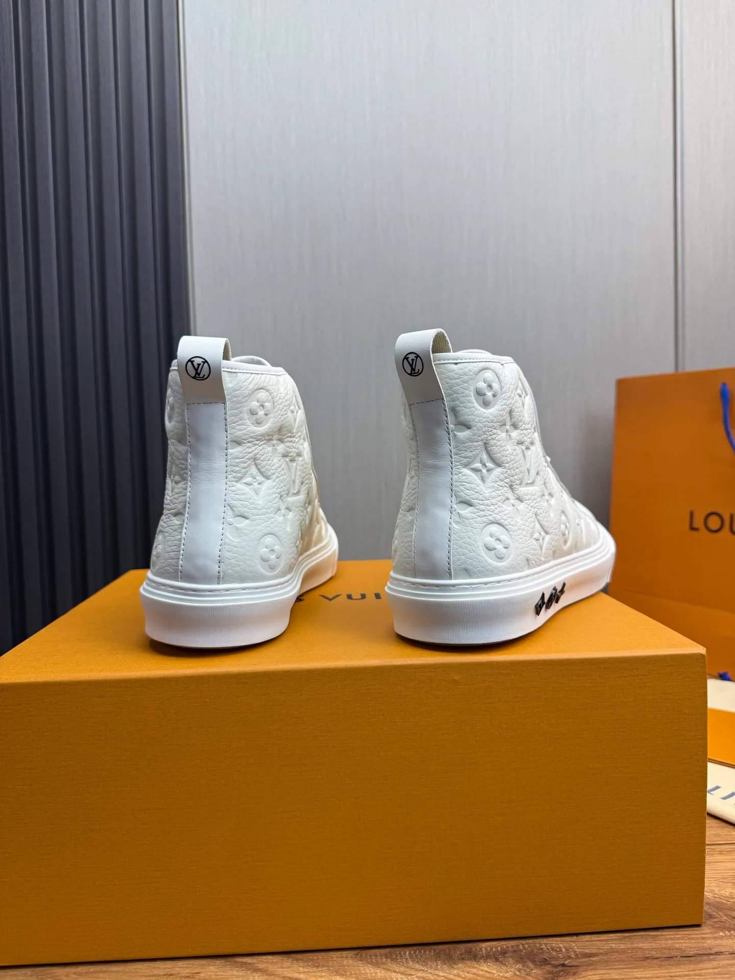 Men's shoes 💰840💰 LOUIS VUITTON [Luden Yiwei] The new trendy Lv is on the market 🎁, casual and fashionable men's shoes 👟 1:1 shipment ⬆️The upper is made of imported cowhide + cowhide mesh lining, the original wear-resistant rubber outsole, the version is simple and elegant, exclusive for trendy men. 38-45 (38.45 is non-refundable if made to order)